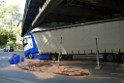 LKW blieb unter Bruecke haengen Koeln Ehrenfeld Innere Kanalstr Hornstr P150